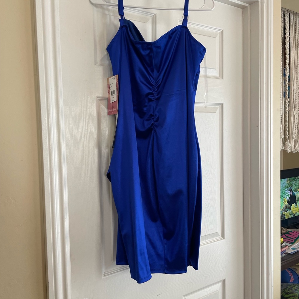 Elegant Blue Satin Dress - Picture 2 of 7